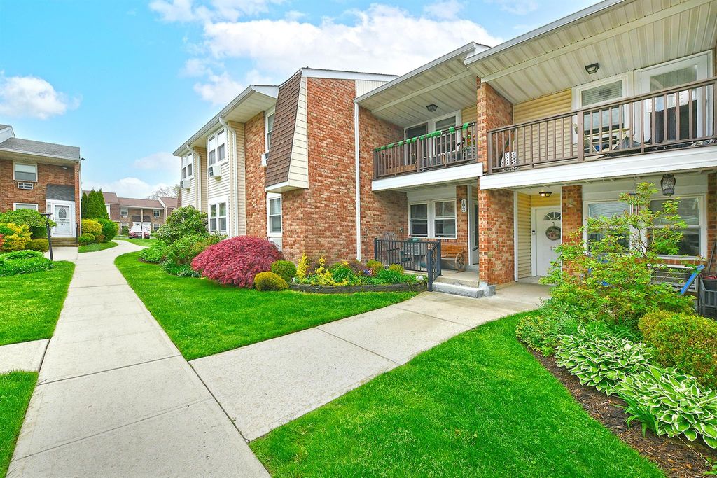 198 Millard Avenue 198, West Babylon, NY 11704