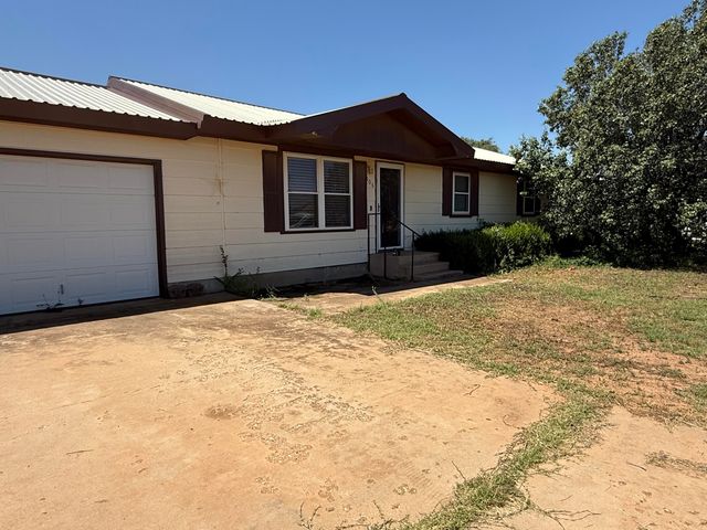 106 E Cragin Street, Levelland, TX 79336