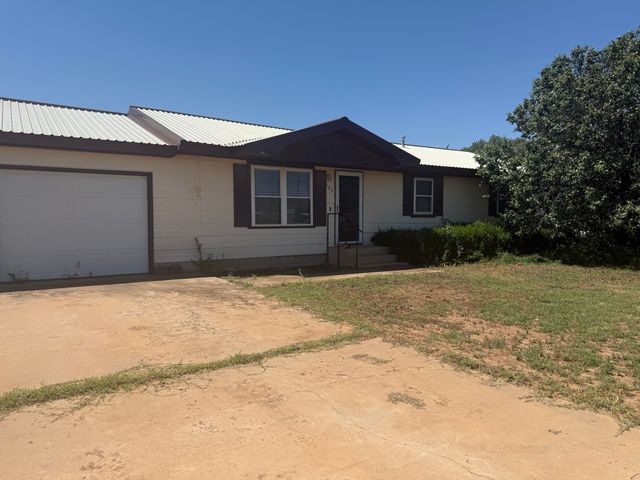 106 E Cragin Street, Levelland, TX 79336