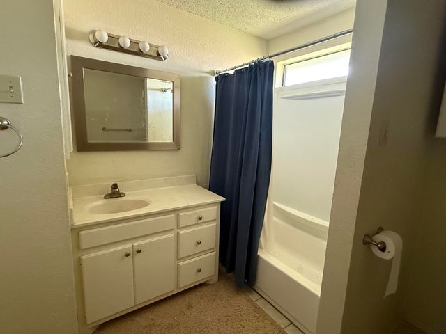 106 E Cragin Street, Levelland, TX 79336