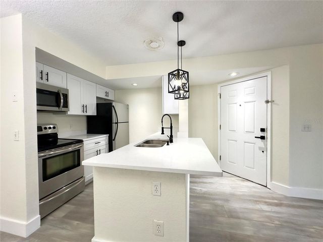 5140 CONROY ROAD 27, Orlando, FL 32811