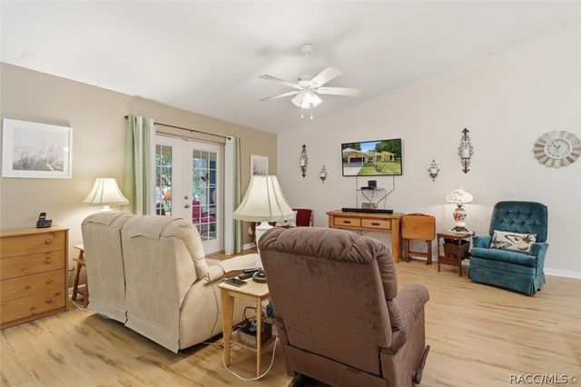 5940 W Pine Circle, Crystal River, FL 34429