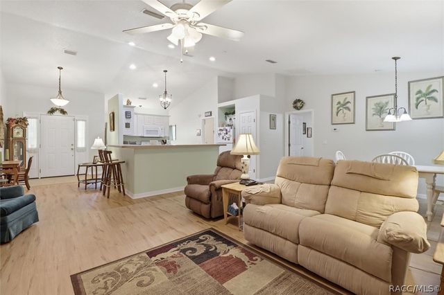 5940 W Pine Circle, Crystal River, FL 34429