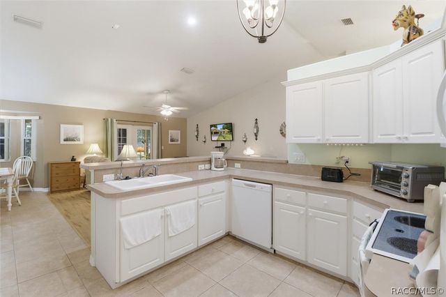 5940 W Pine Circle, Crystal River, FL 34429