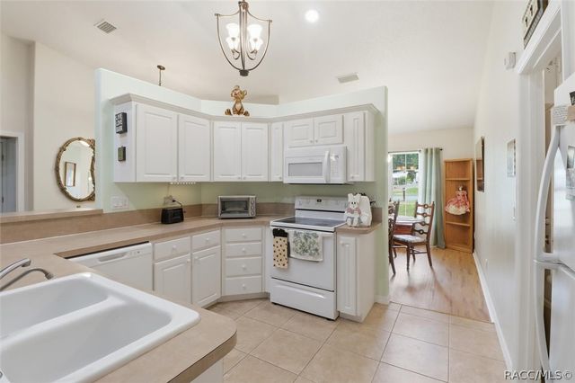 5940 W Pine Circle, Crystal River, FL 34429