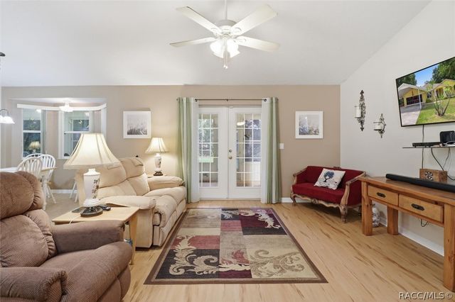 5940 W Pine Circle, Crystal River, FL 34429