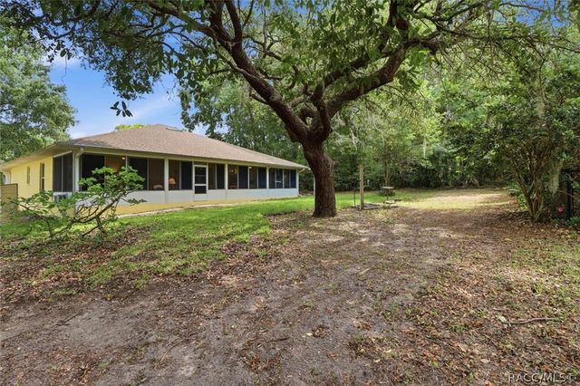 5940 W Pine Circle, Crystal River, FL 34429