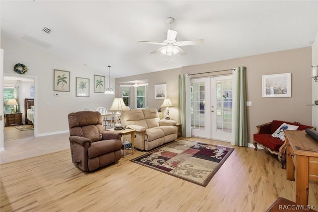 5940 W Pine Circle, Crystal River, FL 34429