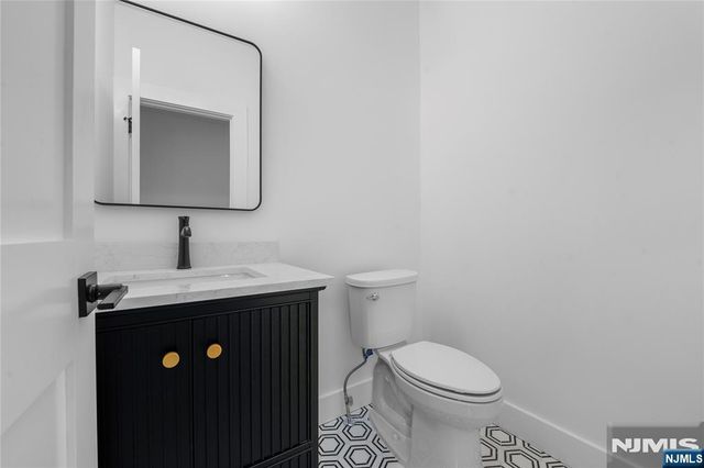 39-42 Sycamore Drive, Fair Lawn, NJ 07410