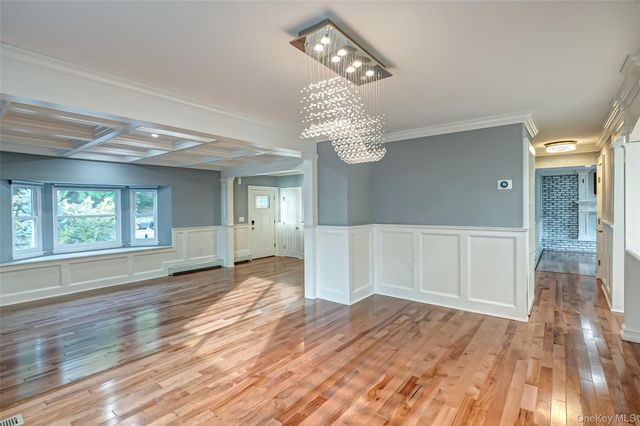 850 Saint Johnland Road, Kings Park, NY 11754