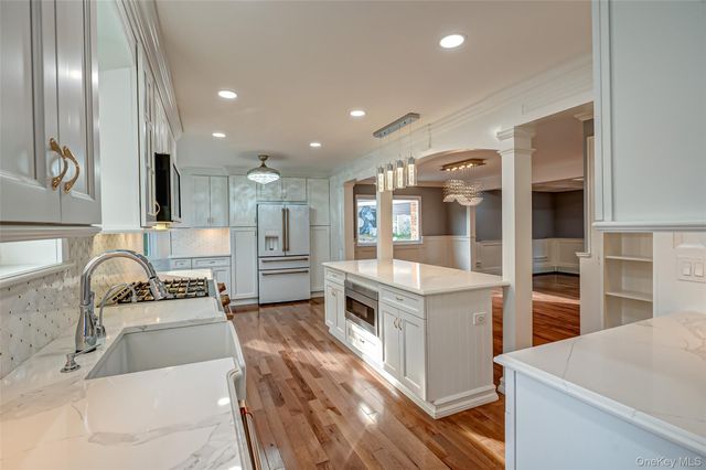 850 Saint Johnland Road, Kings Park, NY 11754