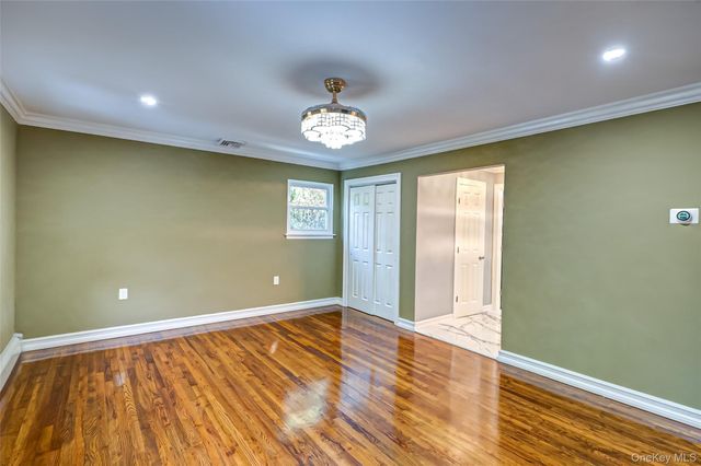 850 Saint Johnland Road, Kings Park, NY 11754