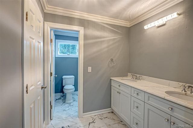 850 Saint Johnland Road, Kings Park, NY 11754