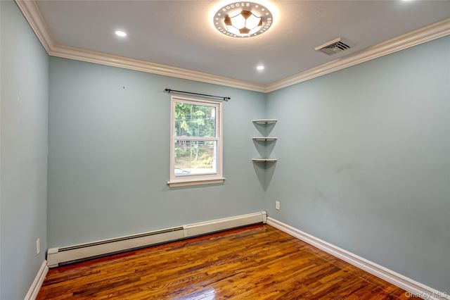 850 Saint Johnland Road, Kings Park, NY 11754