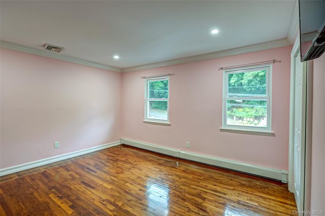 850 Saint Johnland Road, Kings Park, NY 11754