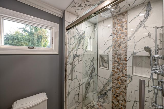 850 Saint Johnland Road, Kings Park, NY 11754