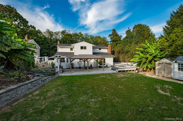 850 Saint Johnland Road, Kings Park, NY 11754