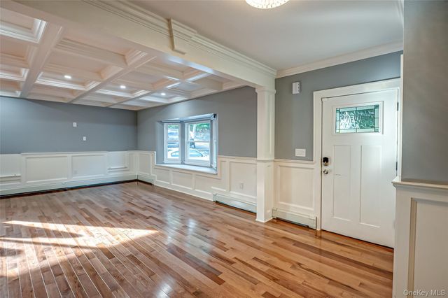 850 Saint Johnland Road, Kings Park, NY 11754