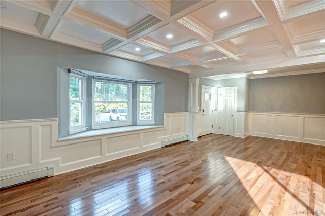 850 Saint Johnland Road, Kings Park, NY 11754