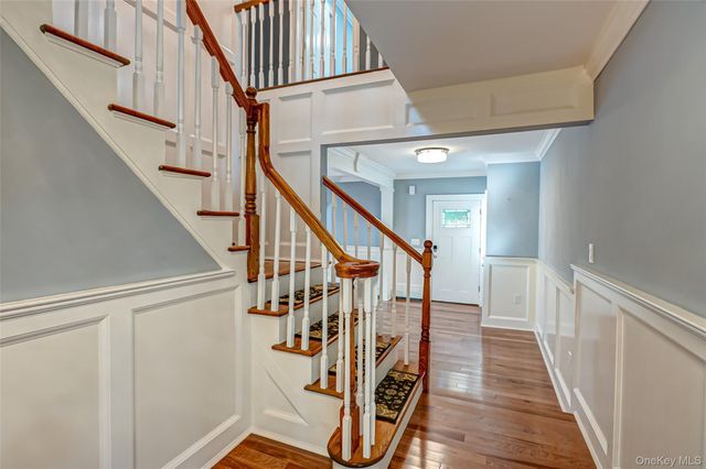 850 Saint Johnland Road, Kings Park, NY 11754