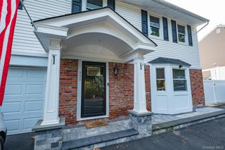 850 Saint Johnland Road, Kings Park, NY 11754