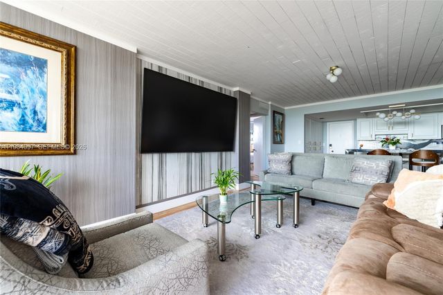 3910 Crystal Lake Dr 401, Deerfield Beach, FL 33064