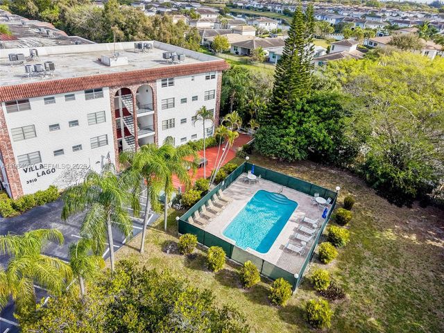 3910 Crystal Lake Dr 401, Deerfield Beach, FL 33064