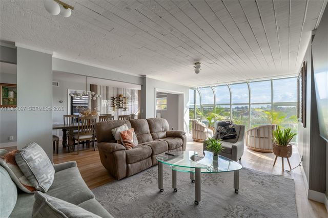 3910 Crystal Lake Dr 401, Deerfield Beach, FL 33064