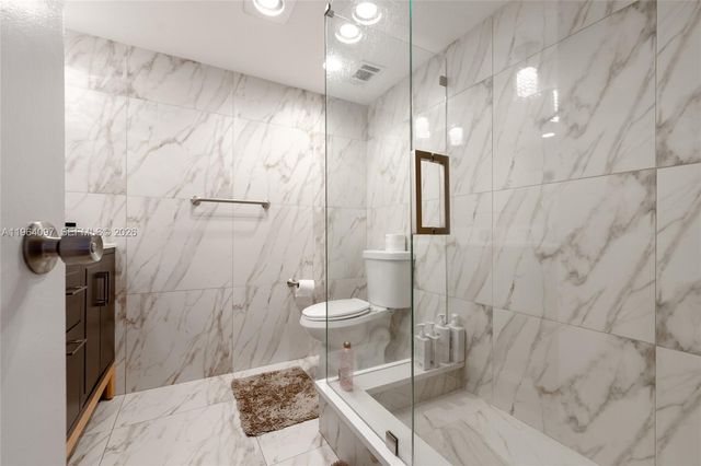 3910 Crystal Lake Dr 401, Deerfield Beach, FL 33064