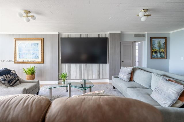 3910 Crystal Lake Dr 401, Deerfield Beach, FL 33064