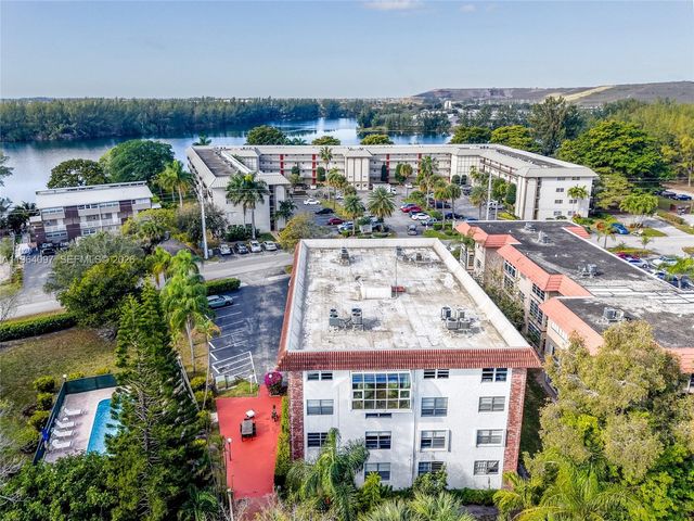 3910 Crystal Lake Dr 401, Deerfield Beach, FL 33064