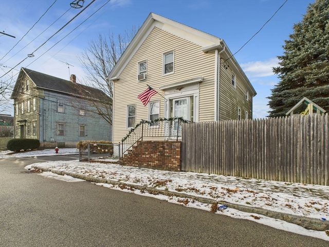 187 Cedar St, New Bedford, MA 02740