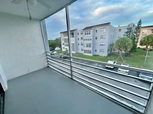 2850 Somerset Drive 316L, Lauderdale Lakes, FL 33311