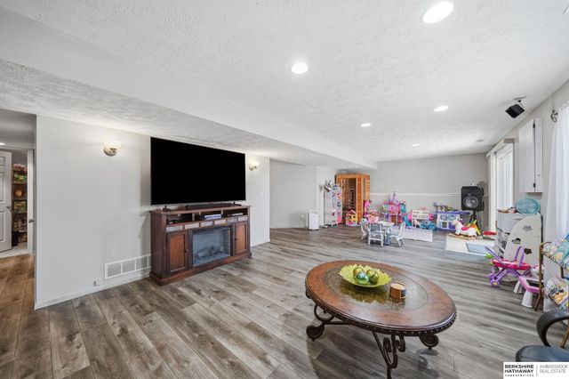 2140 N 79th Street, Lincoln, NE 68505