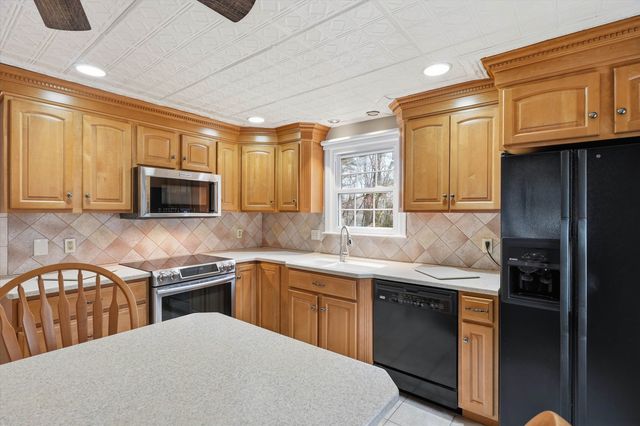 24 Fordway Extension, Windham, NH 03087