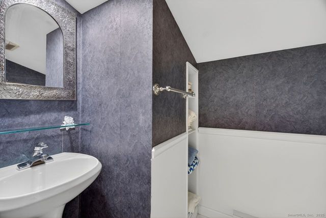 141 State Street, Guilford, CT 06437