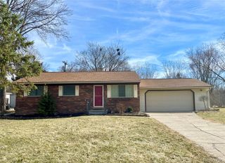 19464 Parkville Street, Livonia, MI 48152