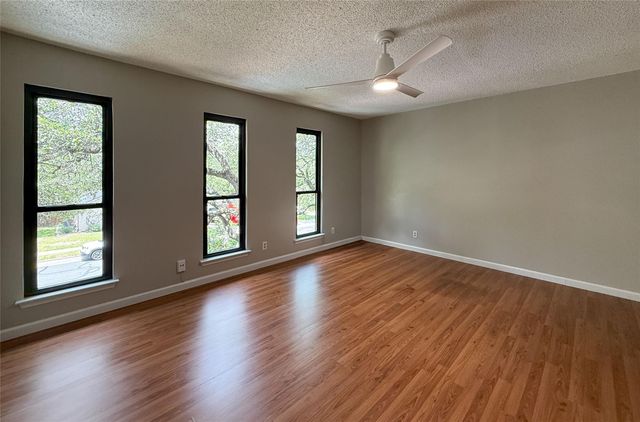 8401 LORALINDA DR, Austin, TX 78753