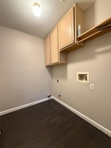 8401 LORALINDA DR, Austin, TX 78753