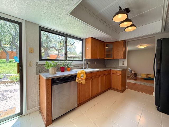 8401 LORALINDA DR, Austin, TX 78753