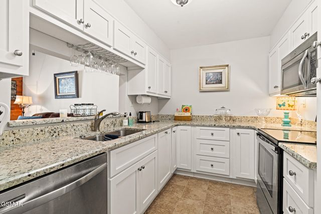 1235 Ski Mountain Road, Gatlinburg, TN 37738