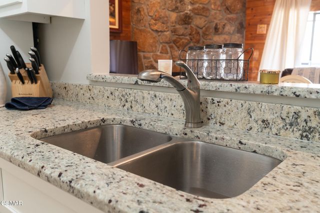 1235 Ski Mountain Road, Gatlinburg, TN 37738