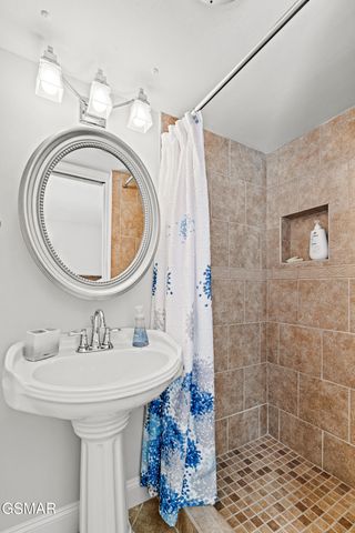 1235 Ski Mountain Road, Gatlinburg, TN 37738