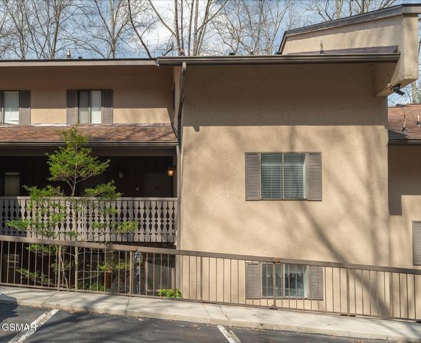 1235 Ski Mountain Road, Gatlinburg, TN 37738