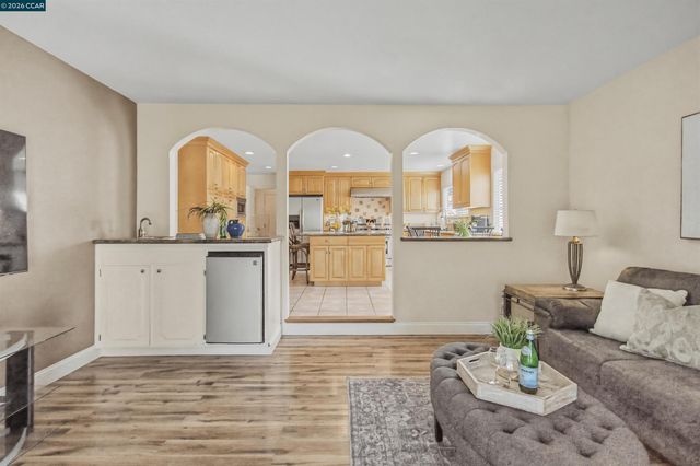 1740 Clayton Way, Concord, CA 94519