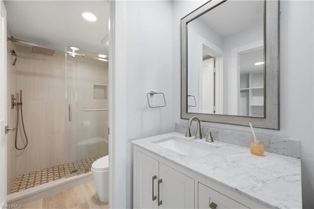 1330 Derbyshire CT E101, Naples, FL 34116