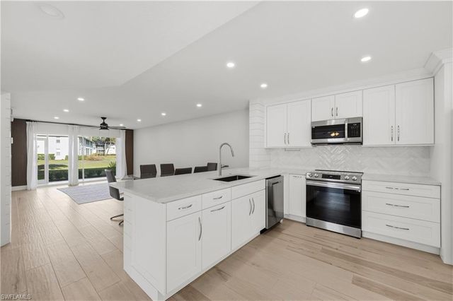 1330 Derbyshire CT E101, Naples, FL 34116