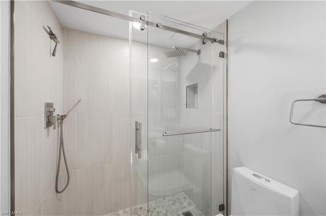 1330 Derbyshire CT E101, Naples, FL 34116