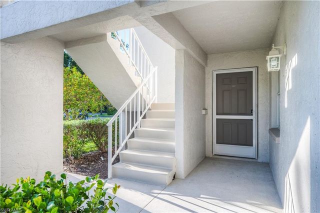 1330 Derbyshire CT E101, Naples, FL 34116