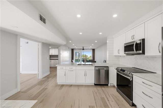 1330 Derbyshire CT E101, Naples, FL 34116
